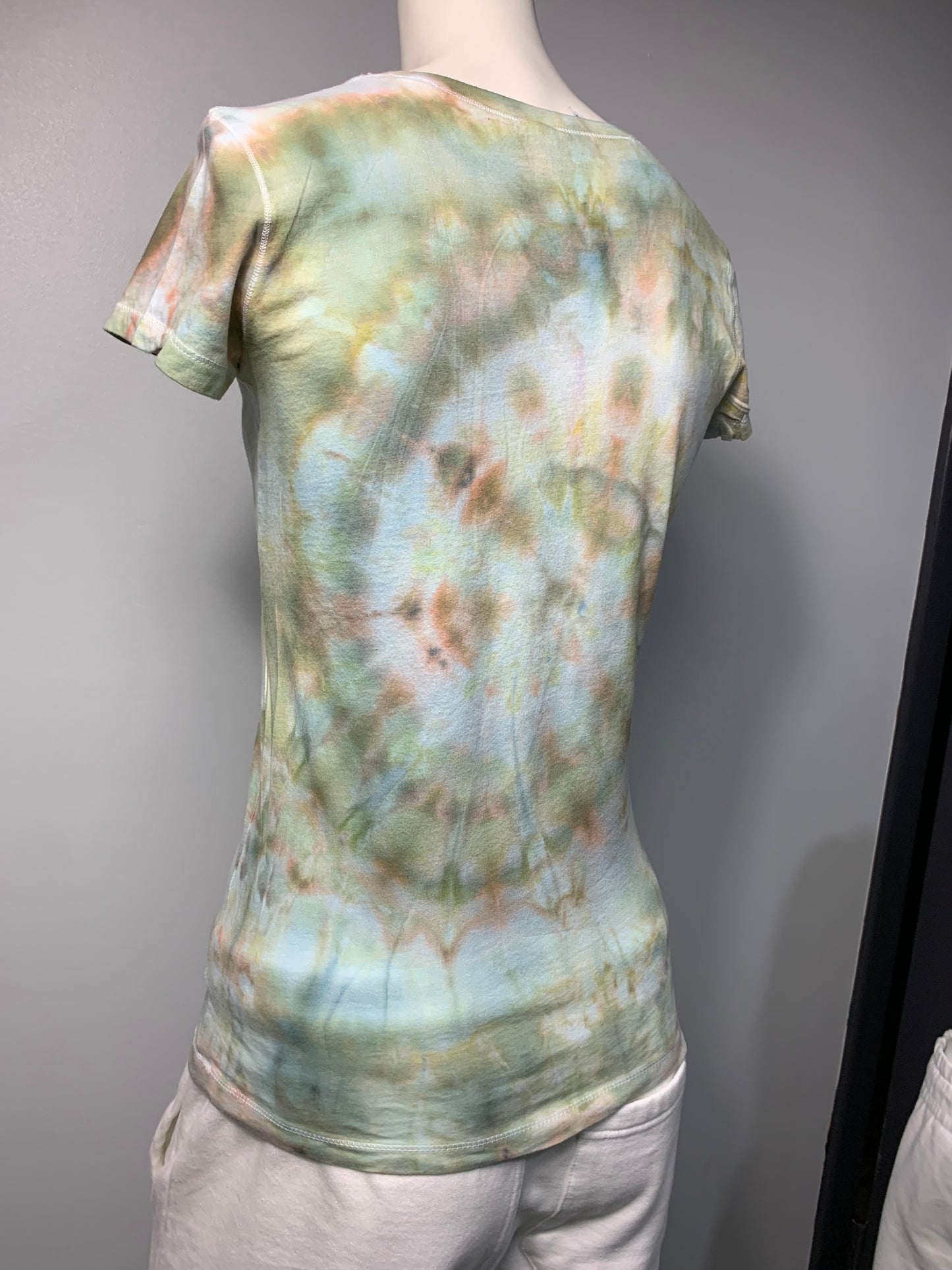 211 Women's SMALL V-Neck