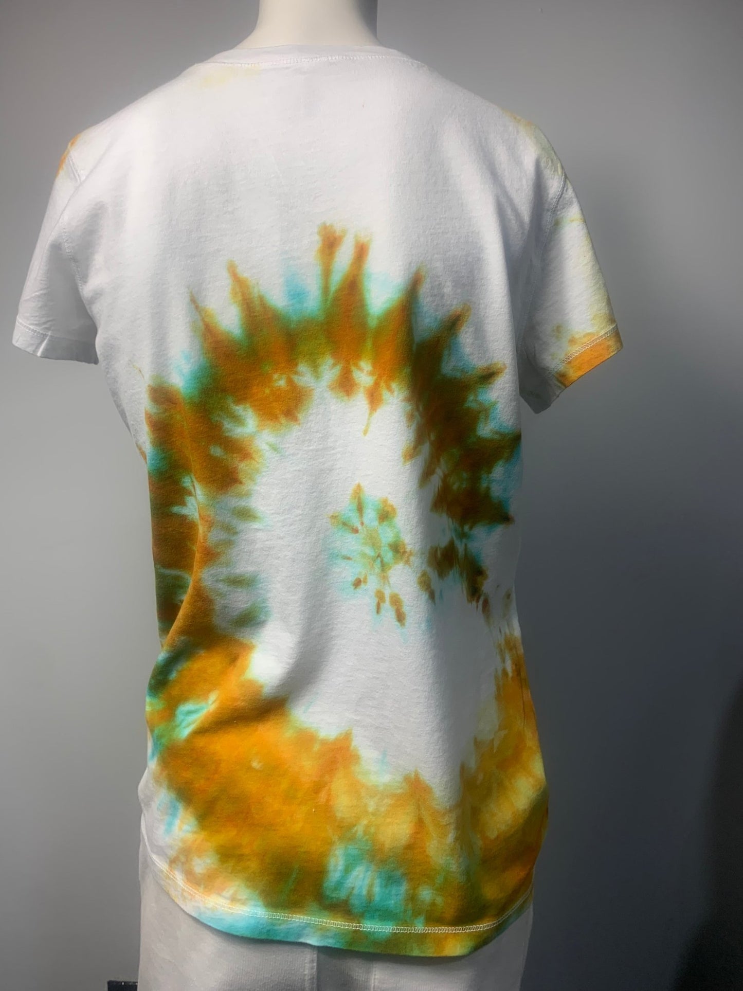 207 Women's V - NECK XL Hibiscus Swirl Shirt - Merlscreations