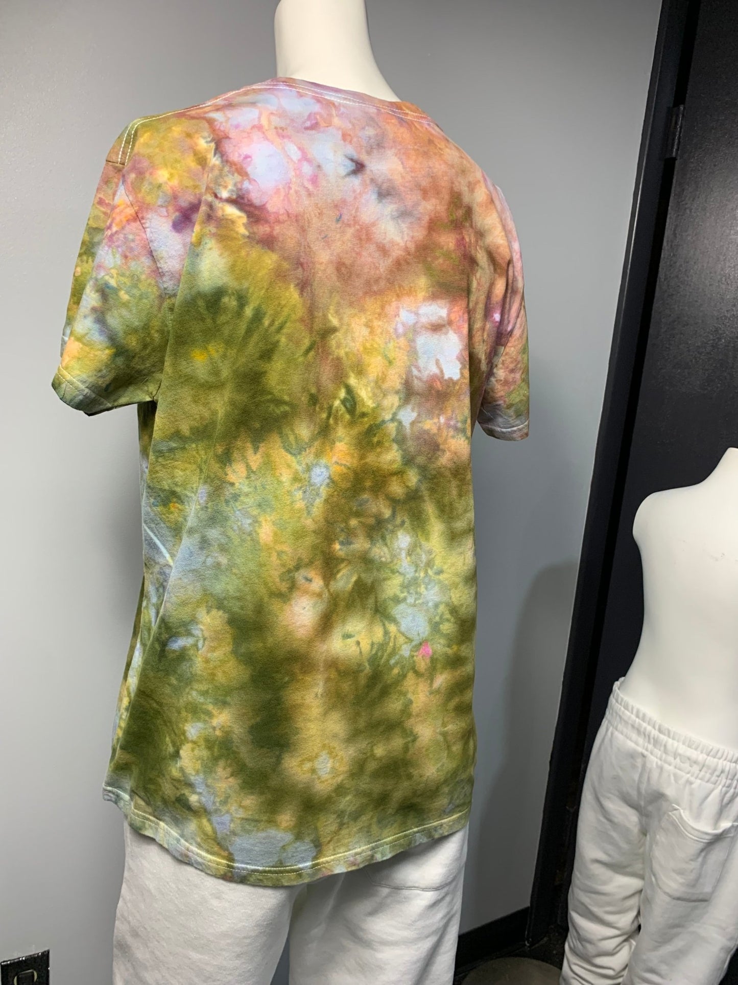 212 Womens XL V-Neck Pink/Green - Merlscreations