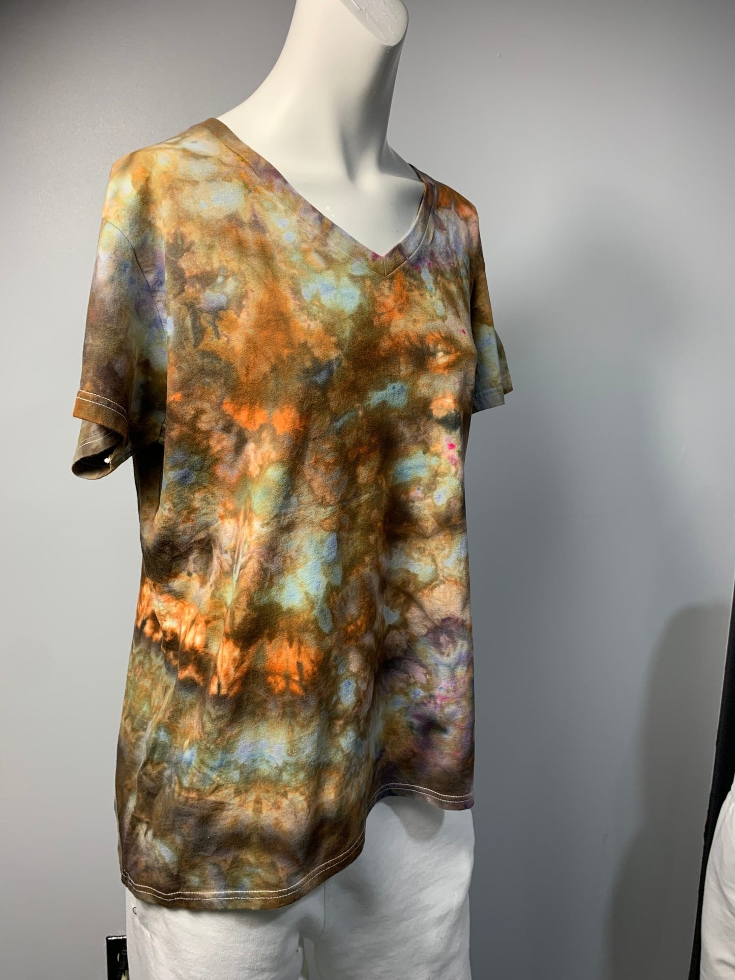 213 XL Women's V-Neck Browns and Orange
