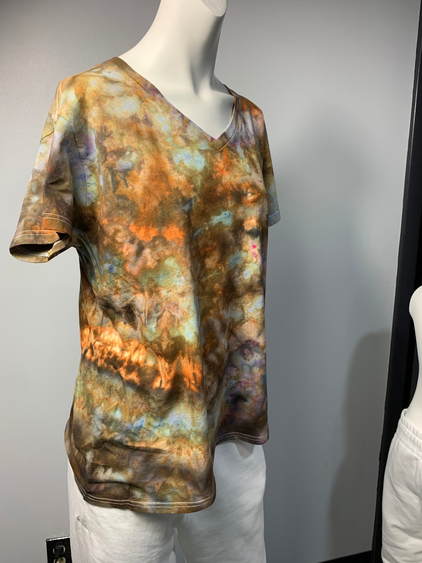 213 XL Women's V-Neck Browns and Orange
