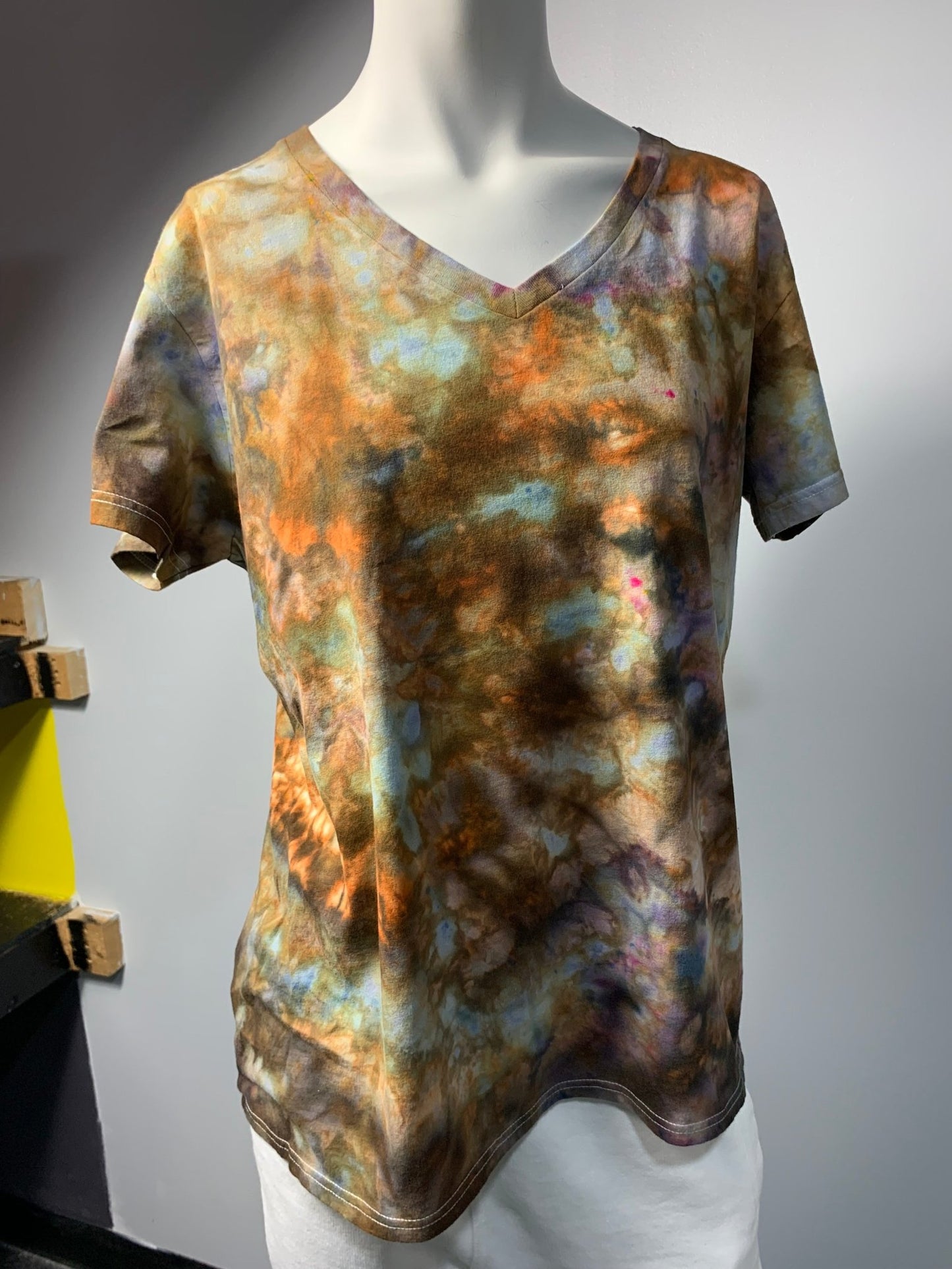 213 XL Women's V-Neck Browns and Orange