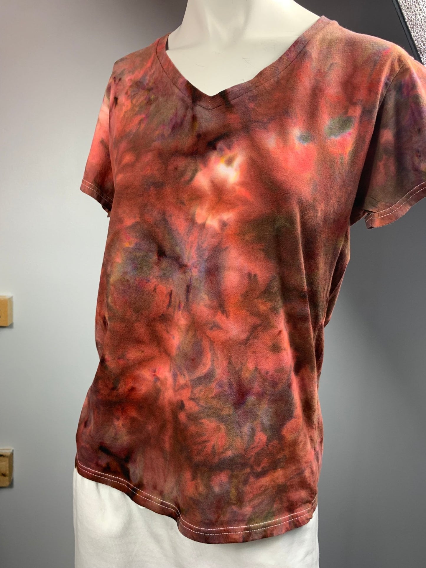 253 Large V-Neck Reds