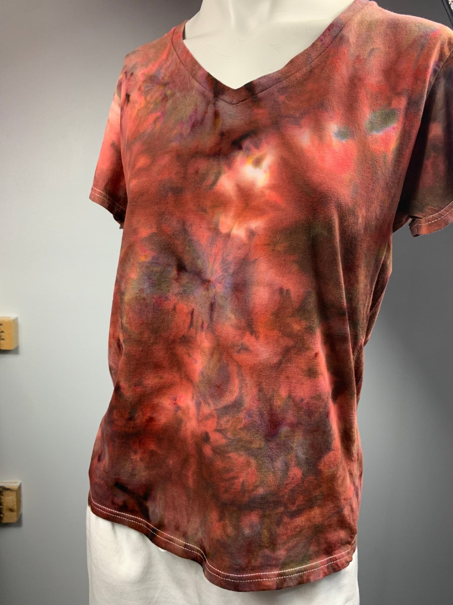 253 Large V-Neck Reds