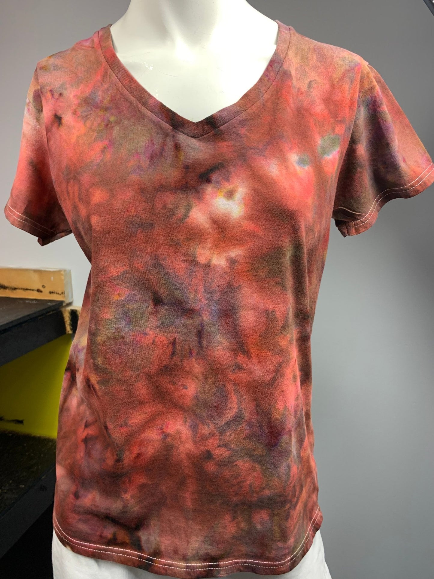 253 Large V-Neck Reds