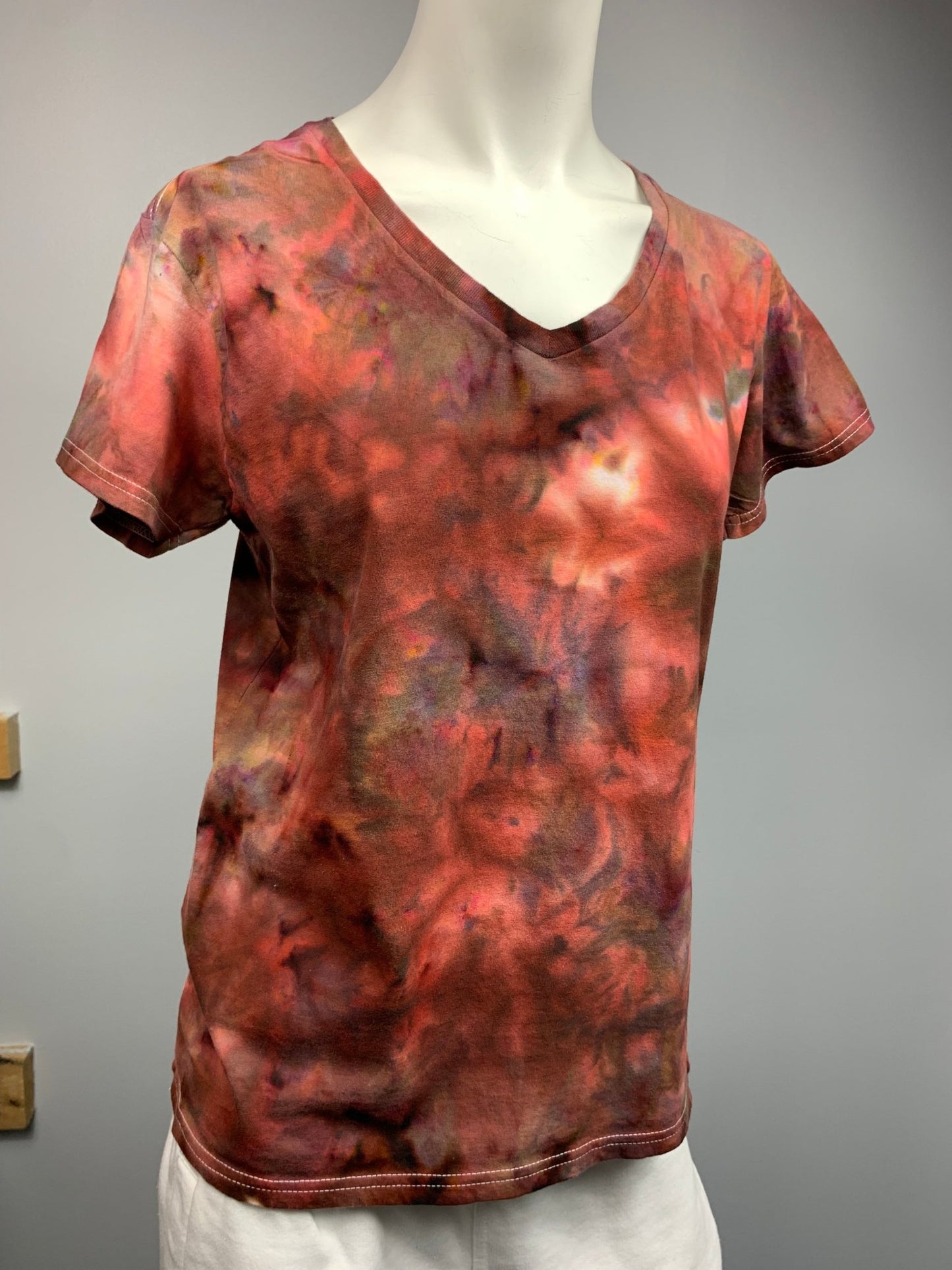 253 Large V-Neck Reds