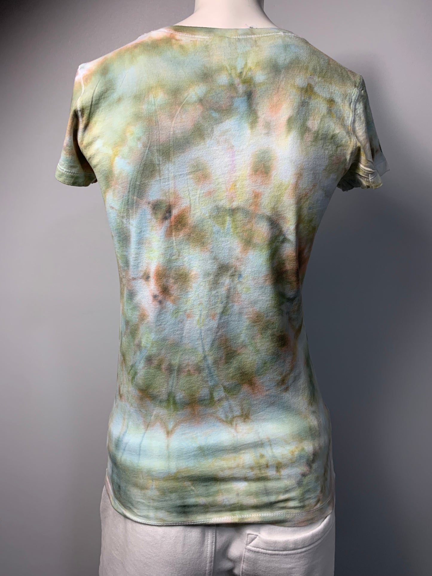 211 Women's SMALL  V-Neck
