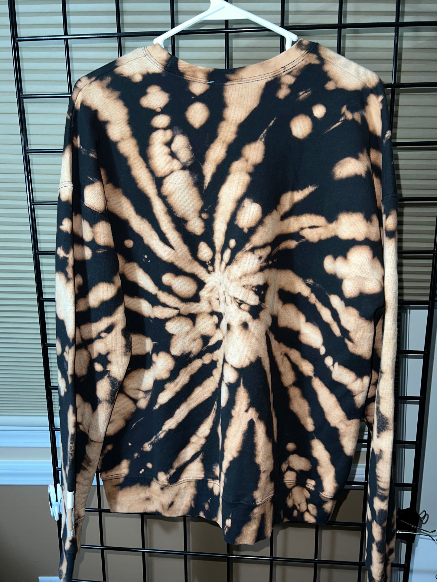 56 Large Spiral Crewneck