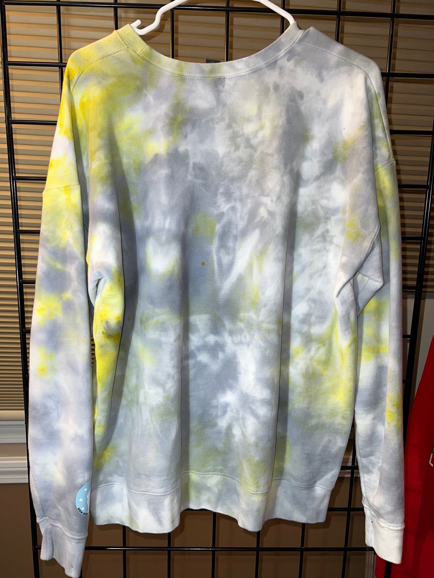53 Large Cloudy Crewneck
