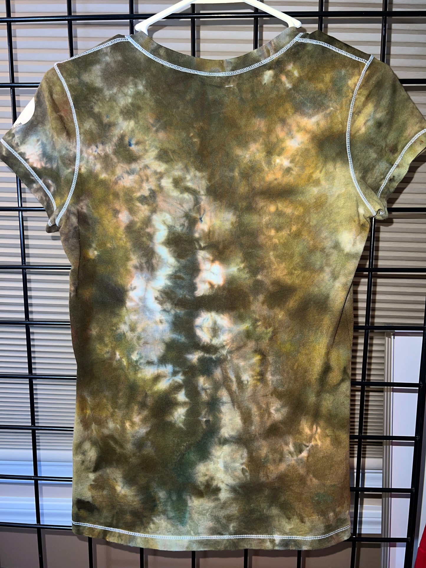 4 Medium Earth Tones V-Neck