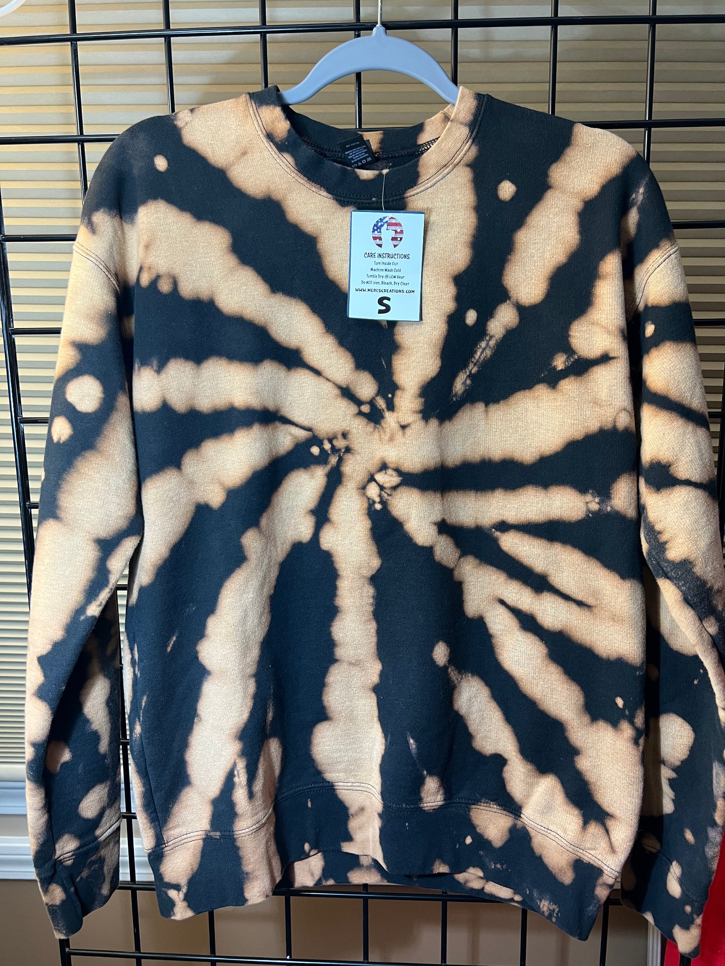 35 Small Bleached Spiral Crewneck