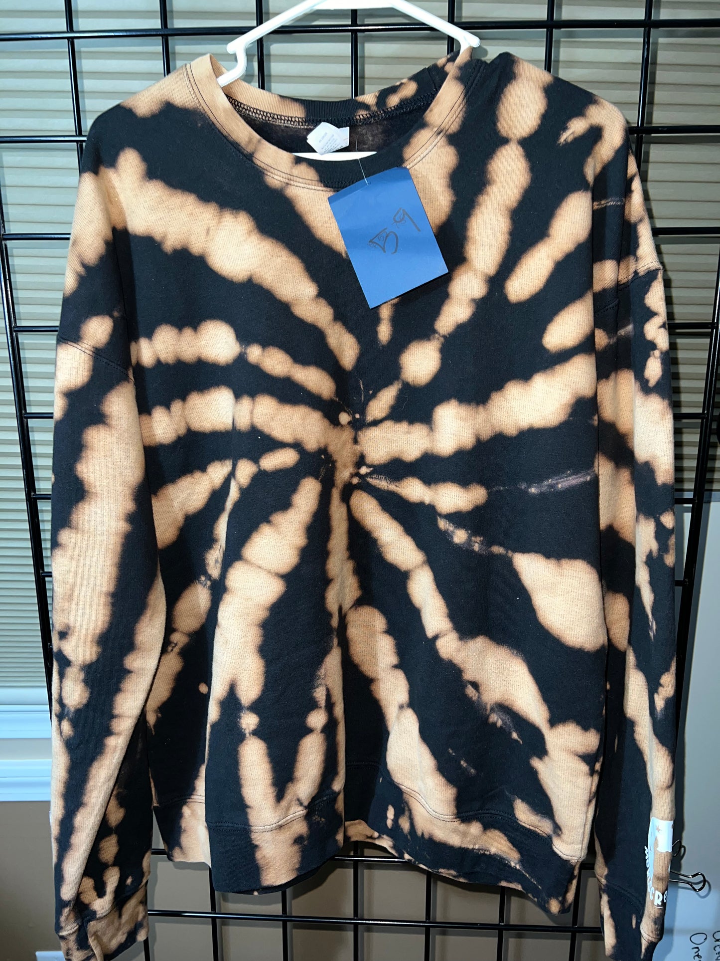 59 Large Spiral Bleached Crewneck