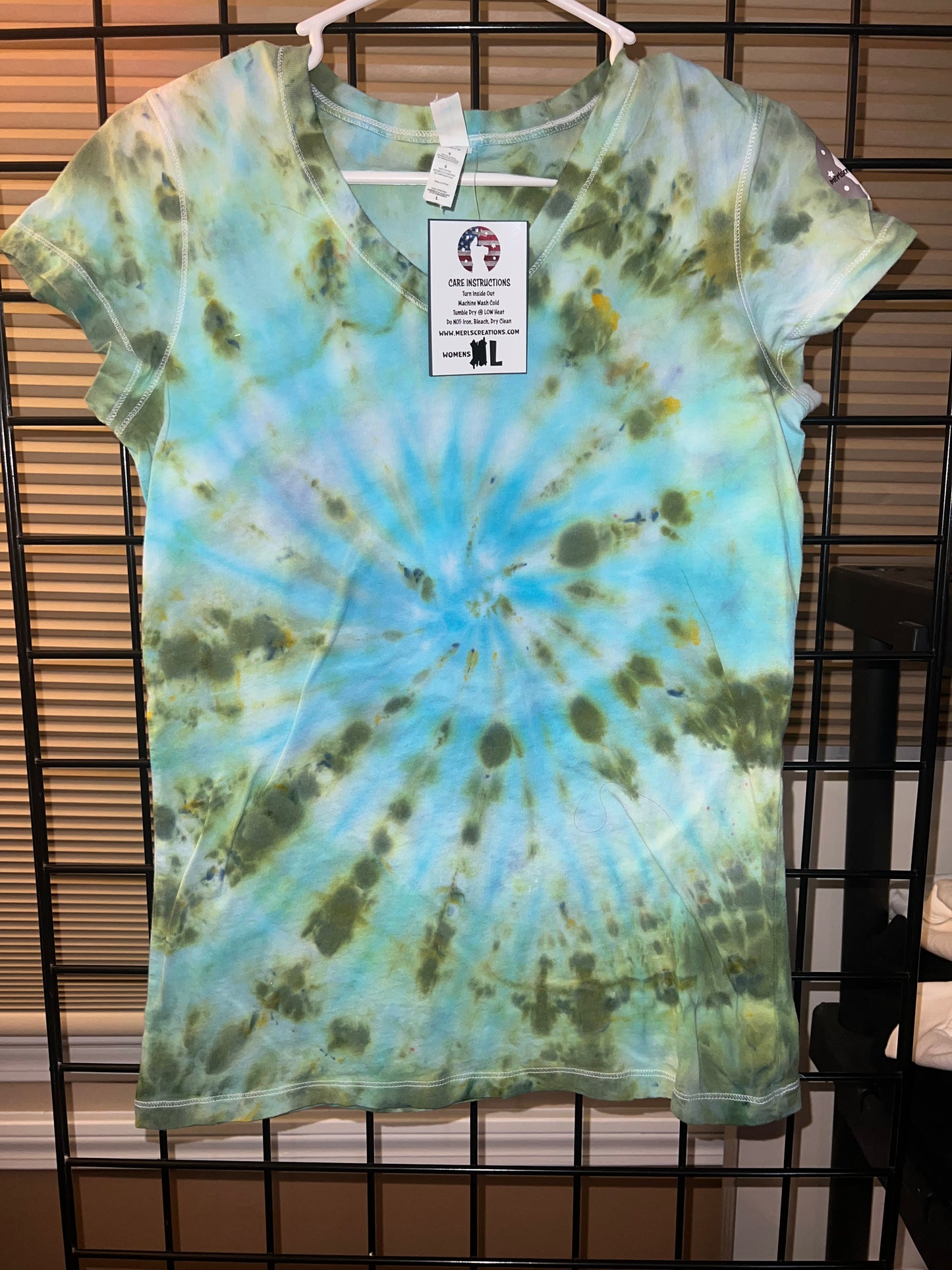 23 Large Womens V-Neck