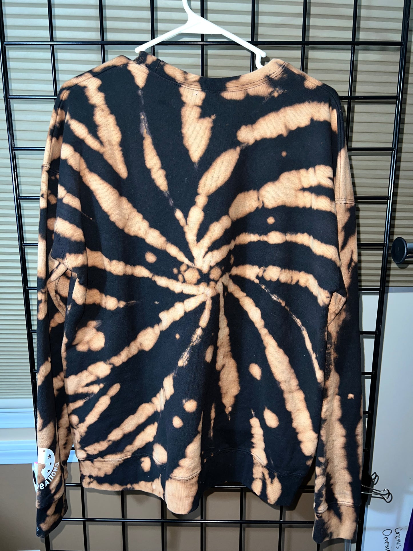 59 Large Spiral Bleached Crewneck