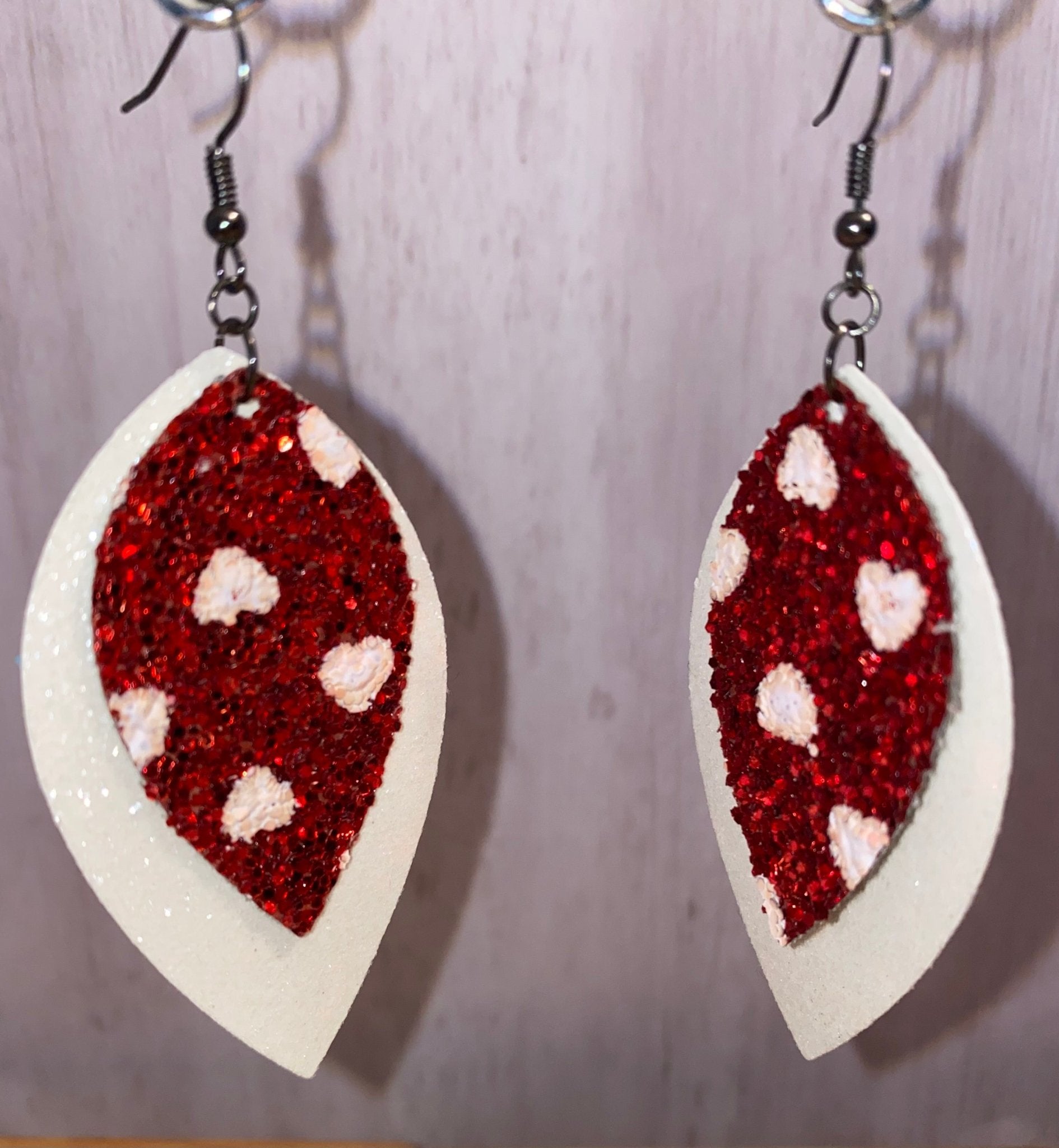 White and red heart teardrop earrings - Merlscreations