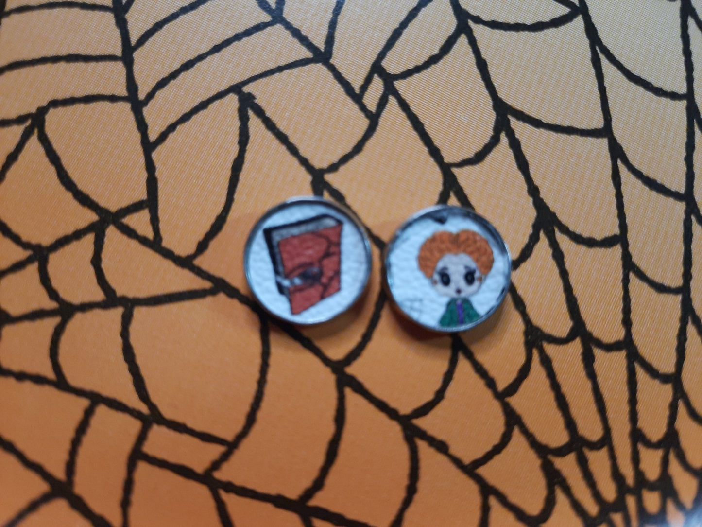 Winifred Sanderson and her beloved book studs - Merlscreations