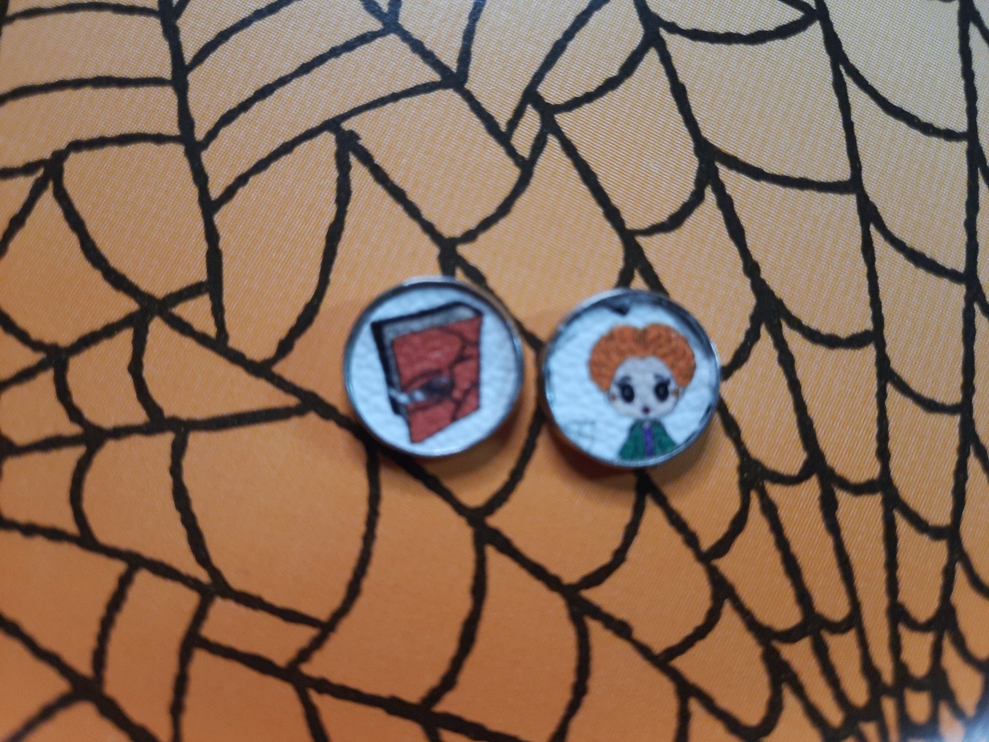 Winifred Sanderson and her beloved book studs - Merlscreations