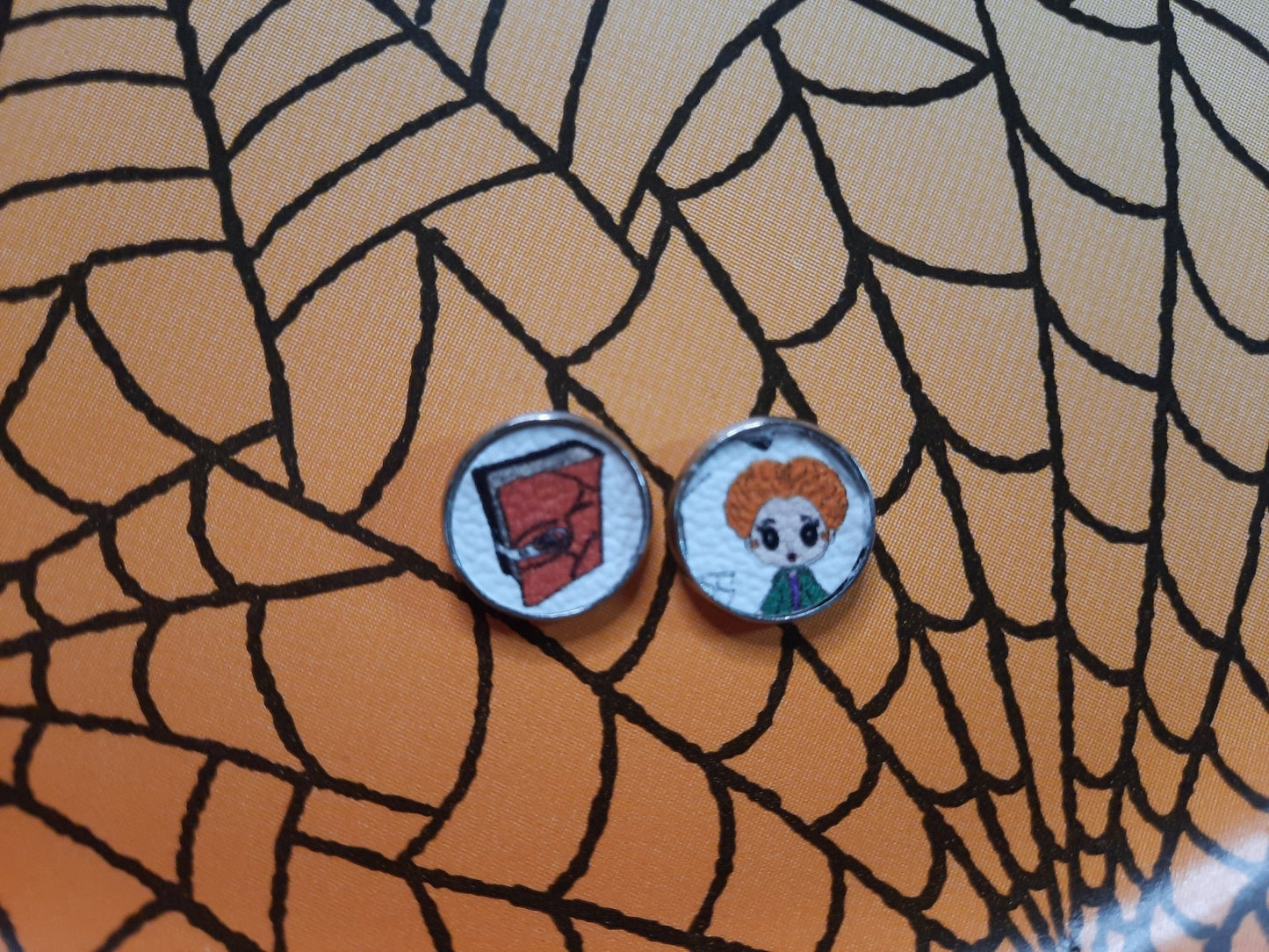 Winifred Sanderson and her beloved book studs - Merlscreations
