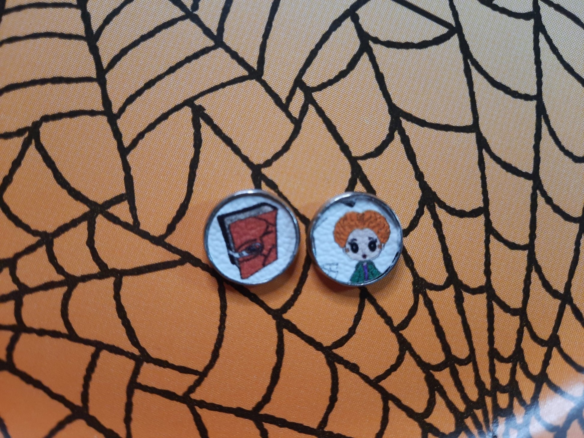 Winifred Sanderson and her beloved book studs - Merlscreations